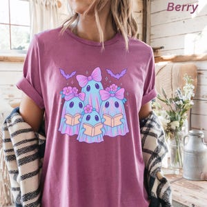 Comfort Colors® iriserend spookshirt, Halloween-leesboeken Ghosts-shirt, leuk Halloween-spookshirt, glinsterend coquette-spookshirt
