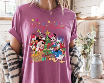 Comfort Color® Disney Micky und Freunde Frohe Weihnachten Shirt, Disney Weihnachtsfeier T-Shirt