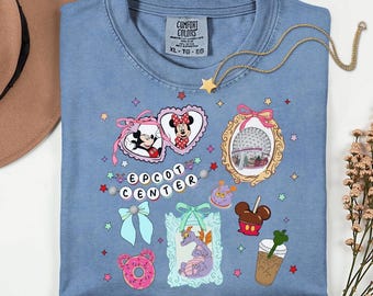 Maglietta con fiocco Coquette Comfort Colors Disney Epcot Center, maglietta con ciondolo a cuore di Topolino e Minnie, vacanze in famiglia WDW, maglietta Disney Epcot World Tour