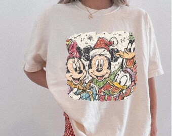 Camiseta navideña retro de Disney Mickey y sus amigos de Comfort Colors®, camiseta navideña de Disney, camiseta navideña familiar de Disney, regalo navideño de Disney