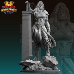 Puede incluir: Miniatura gris impresa en 3D de una guerrera, sosteniendo una gran espada. Está de pie sobre una base rocosa, con armadura y una capa fluida. El logotipo de Legion Miniatures está en la esquina superior izquierda.
