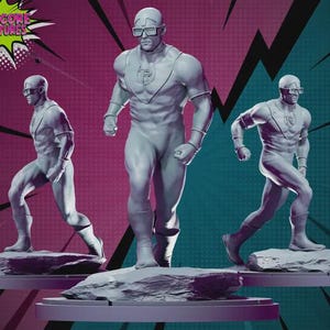 Puede incluir: Tres estatuas grises de superhéroes en poses dinámicas. Cada figura lleva un traje ajustado, gafas y un emblema en el pecho. Se alzan sobre plataformas rocosas contra un fondo morado y turquesa. Las estatuas son detalladas y musculosas.