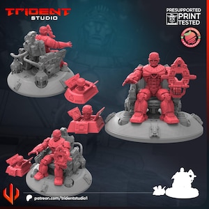 Op de afbeelding: 3D-geprinte rode en grijze figuren van een futuristische krijger in een stoel, met extra componenten. De figuren staan op een grijze cirkelvormige basis. Het Trident Studio-logo en de tekst "Presupported Print Tested" zijn zichtbaar.