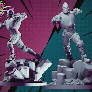 Könnte beinhalten: Zwei graue Roboterfiguren in dynamischen Posen, die auf felsigen Plattformen stehen. Die Roboter haben schädelartige Gesichter und sind in segmentierter Rüstung gekleidet. Der Hintergrund zeigt ein lila und türkisfarbenes Comic-Design.