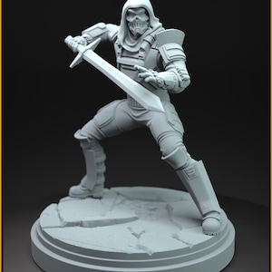 Könnte beinhalten: Hellgraue Taskmaster Mimicron-Figur, 40 mm hoch, in dynamischer Pose, mit einem Schwert. Die Figur trägt eine Kapuzenmaske und Rüstung. Der Sockel ist eine zerbrochene, kreisförmige Plattform. Text enthält "CZ Studio" und "July Patreon Release".