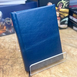Couro Azul Marinho 1 Inserção Mini Spellbook para D&D, Pathfinder, Outros RPGs ou Cartões de Visita. Comporta 20 cartas.