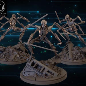 Può includere: Tre figurine del Generale Grievous in pose dinamiche, ognuna con più spade laser. Le figure sono su basi circolari con terreno dettagliato e danneggiato. Il logo Wardlade Studio è visibile.