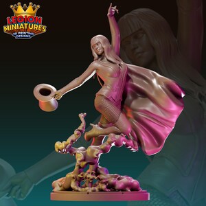 Könnte beinhalten: 3D-gedruckte Figur einer Frau in einem Kostüm, die einen Zylinder und einen Umhang hält. Die Figur ist dynamisch posiert, mit einem erhobenen Arm. Die Basis ist eine abstrakte, wolkenartige Struktur. Das Logo "LEGION MINIATURES 3D PRINTING DESIGNS" ist sichtbar.
