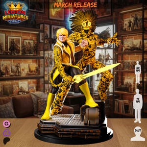 Può includere: Una statuetta gialla e nera dettagliata di due personaggi, uno con una spada. La statuetta è su una base nera con la scritta "March Release" in alto. La statuetta è alta circa 7,5 cm.