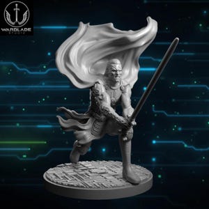 Könnte beinhalten: Eine graue, unbemalte Miniaturfigur eines Kriegers in dynamischer Pose, der ein langes Schwert mit beiden Händen hält. Die Figur trägt eine detaillierte Rüstung und einen wehenden Umhang auf einem runden, strukturierten Sockel.