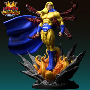 Könnte beinhalten: 3D-gedruckte Figur eines Superhelden mit gelber Haut, blonden Haaren und einem blauen Umhang. Die Figur steht auf einem Sockel mit Flammen und zerklüfteten Felsen. Die Figur trägt einen blauen Gürtel mit einem weißen "S"-Symbol. Das Logo "LEGION MINIATURES 3D PRINTING DESIGNS" befindet sich oben links.