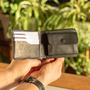 Cartera de cuero plegable con bolsillo para monedas / Cartera premium cosida a mano para hombres / Tarjetas, efectivo y monedas / Regalo para él