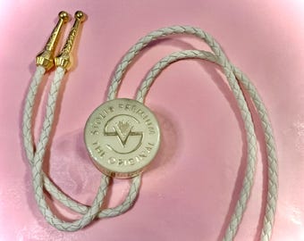 Cravate Bolo avec bouchon de bouteille de vodka à la vanille Stoli