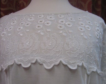 1920, busto de 40", vestido de algodón batiste con escote pequeño y mangas raglán