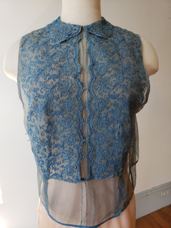 1930s, 34" bust, blue net and lace sleeveless dick
