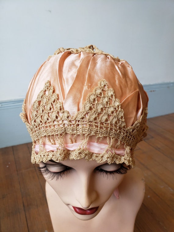 1920s, size 22", pink silk pleated boudoir cap