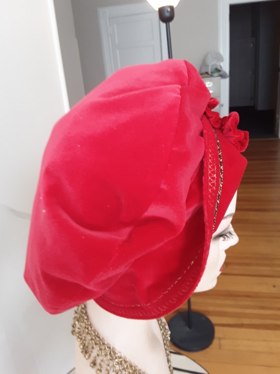 1980s, size 23, red velvet "news boy" cap - image 3