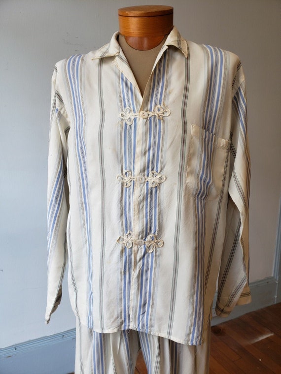 1940s, 42" chest, rayon striped men's pajamas.