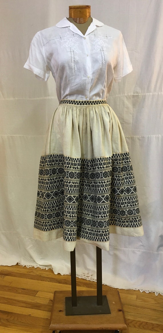 1950s, 26" waist, hand loomed linen embroidered s… - image 2