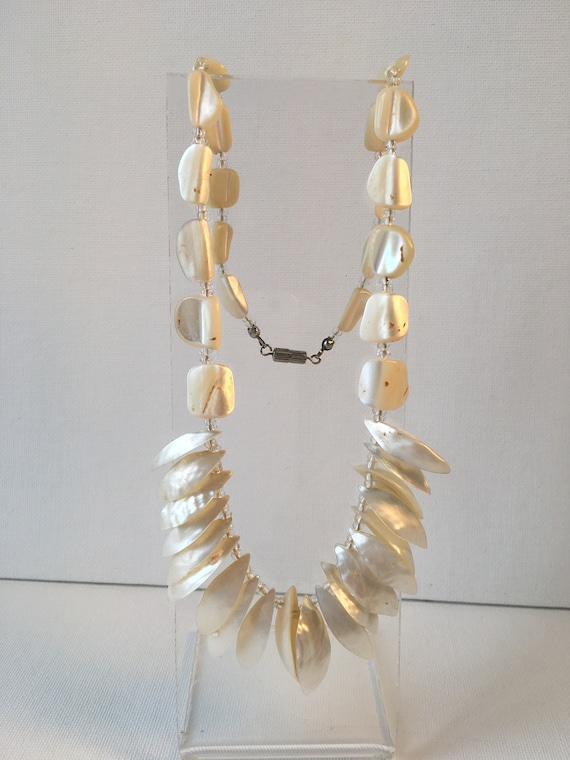 1950s, 18" long, mother of pearl necklace