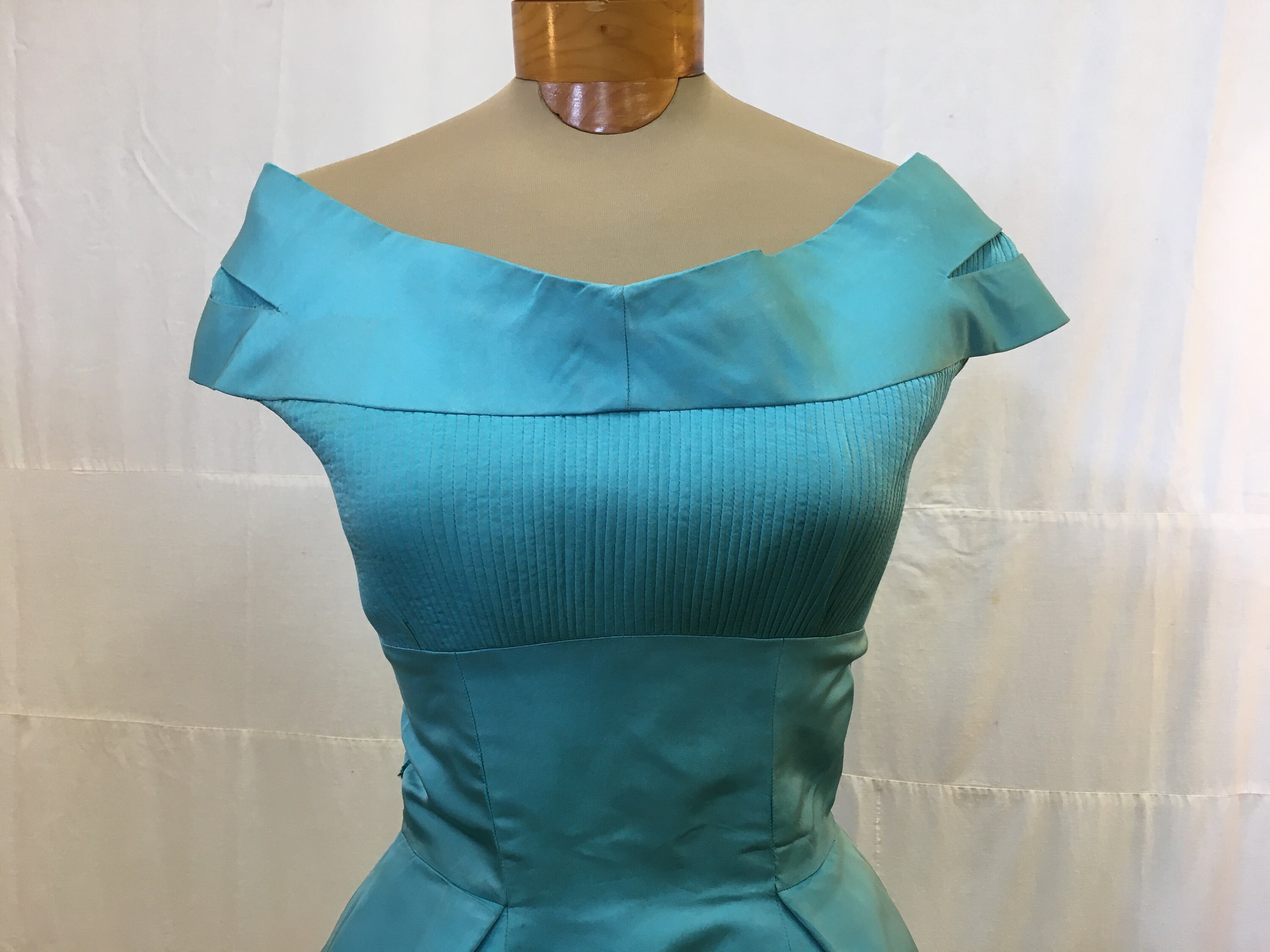 1950s 34 Bust Turquoise Blue Silk 