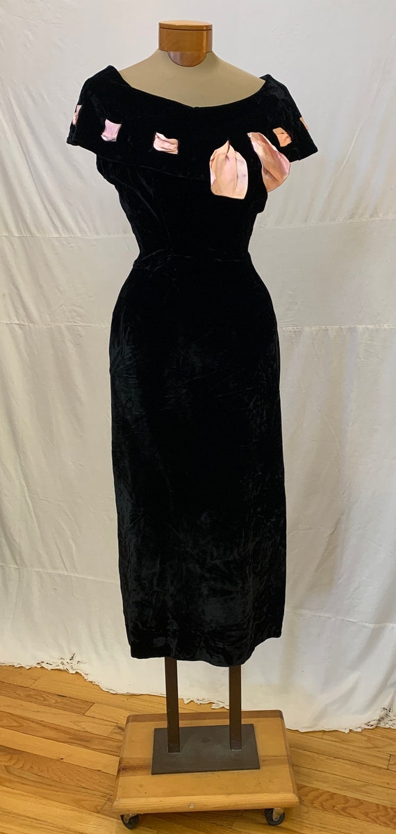 1950s 36" bust, black  rayon velvet "sheath" dress - image 3