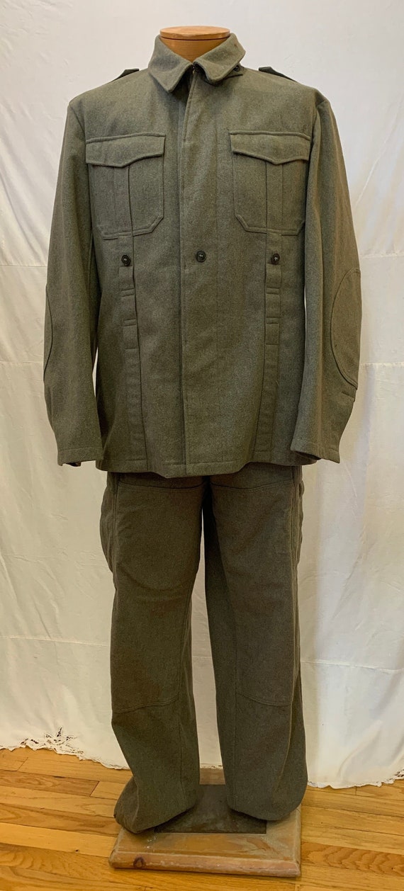 1950s, 42" chest, 34"  waist, khaki green wool Ger