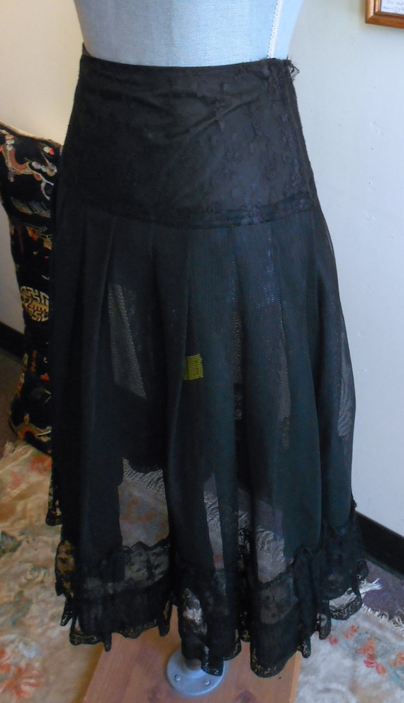 1950's, 26" waist, black petticoat of stiffened ny