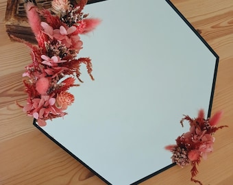 Mirror adorned with dried flowers - Floral mirror - Dried flower wall decoration - Hexagonal mirror