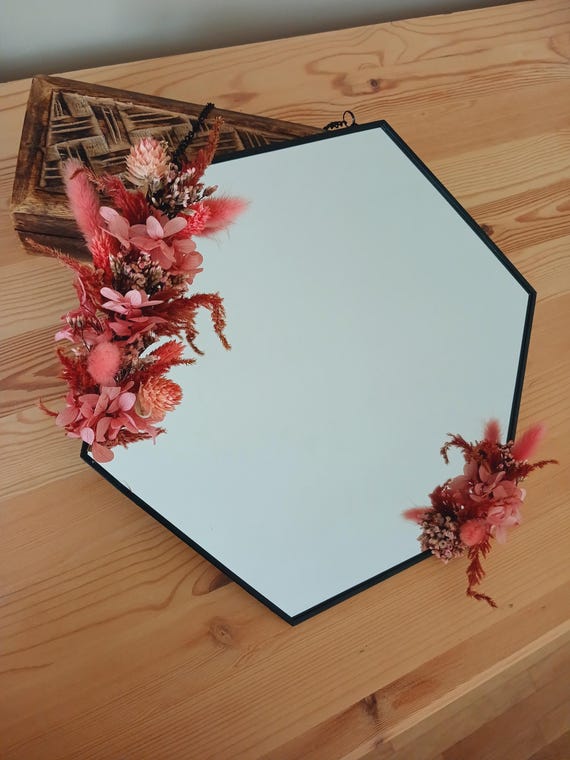 Spiegel mit getrockneten Blumen verziert - Blumenspiegel - Wanddekoration aus getrockneten Blumen - Sechseckiger Spiegel