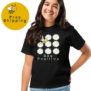 Koszulka młodzieżowa Springtime Buzz Encouraging Outdoor Enthusiasts Youth Bee Pozytywna koszulka dziecięca z pozytywnym przesłaniem dla dzieci Unisex Graphic
