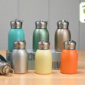 Mini termo metálico aislado / Botella de vacío a prueba de fugas / Vaso de viaje portátil / Asa de transporte práctica / Termo compacto y reutilizable