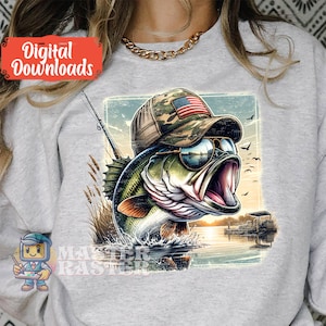 Op de afbeelding: Lichtgrijs sweatshirt met een afbeelding van een bas die een zonnebril en een camouflage hoed met een Amerikaanse vlag draagt. De vis springt uit het water met een hengel op de achtergrond. De woorden "Digital Downloads" staan in de linkerbovenhoek.
