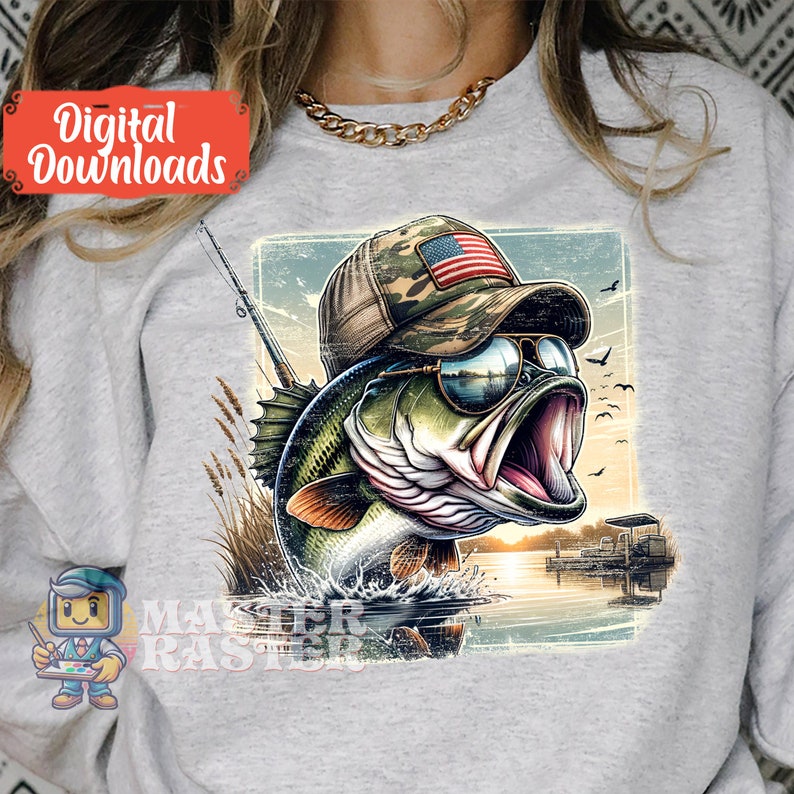 Op de afbeelding: Lichtgrijs sweatshirt met een afbeelding van een bas die een zonnebril en een camouflage hoed met een Amerikaanse vlag draagt. De vis springt uit het water met een hengel op de achtergrond. De woorden "Digital Downloads" staan in de linkerbovenhoek.