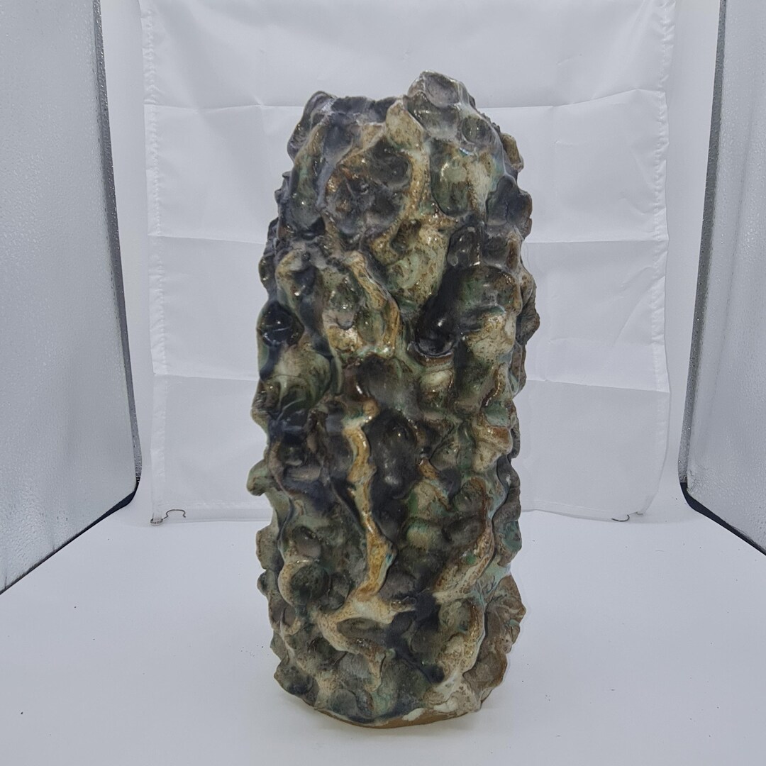 ライアの置物 RAYA, Glazed Stoneware Sculpture - Etsy