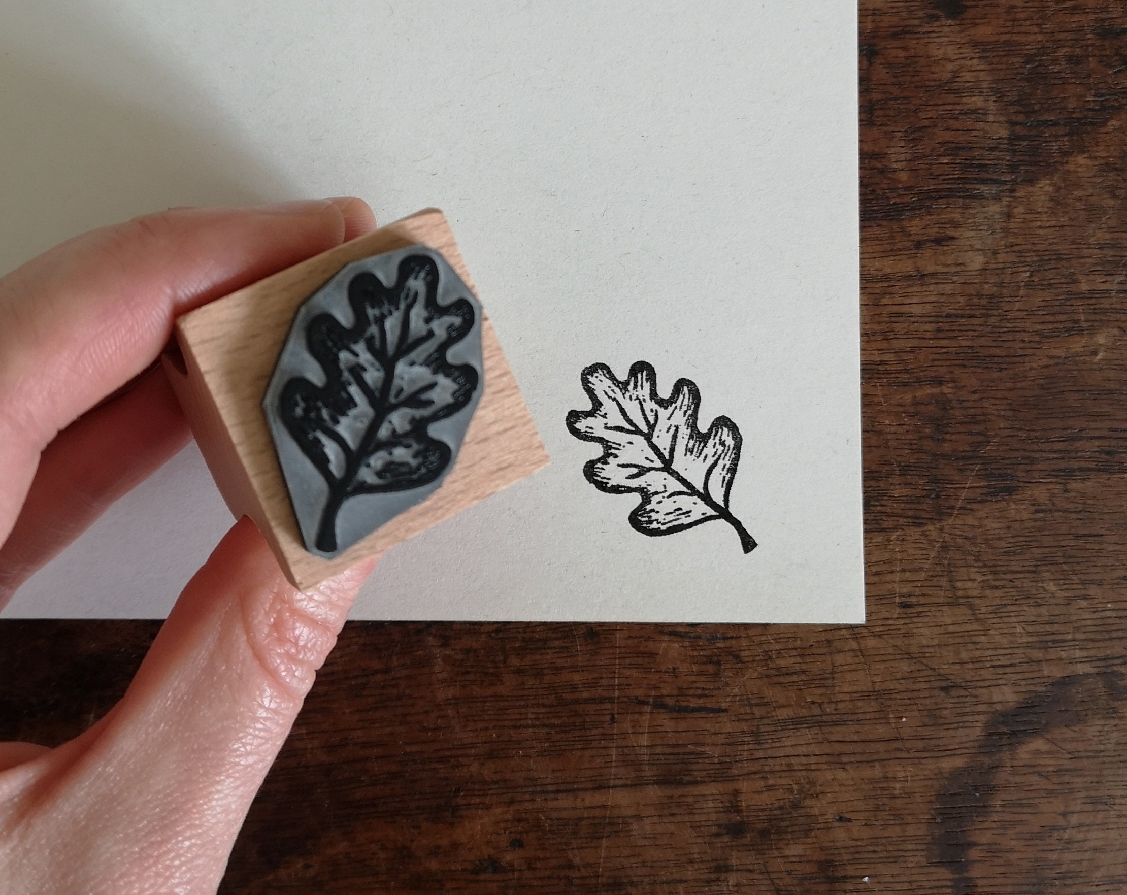 Rubber Stamp - Tiny Oak Leaf