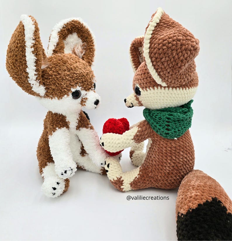 Left fennec in Little Bunny, right in Parfait Chunky.                                                                                         Fennec de gauche en Little Bunny, fennec de droite en Parfait Chunky.