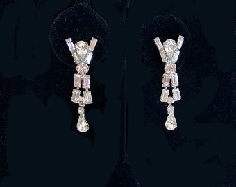 Vintage 1960s Dangle Clear Rhinestone Earrings, Mod Earrings, Bridal Earrings, Mother of the Bride earrings