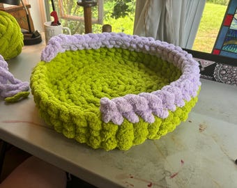 Handmade Chunky Knit Pet Bed: Cozy Cat & Dog Cocoon