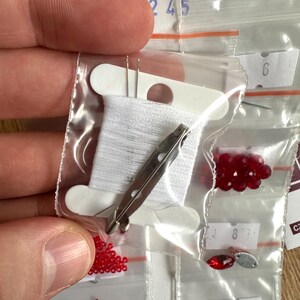 ビーズ刺繍キット 小さなハートのブローチ、赤いハートの刺繍、ビーズブローチキット、バレンタインデーギフト、DIYロマンチックジュエリー 画像 7