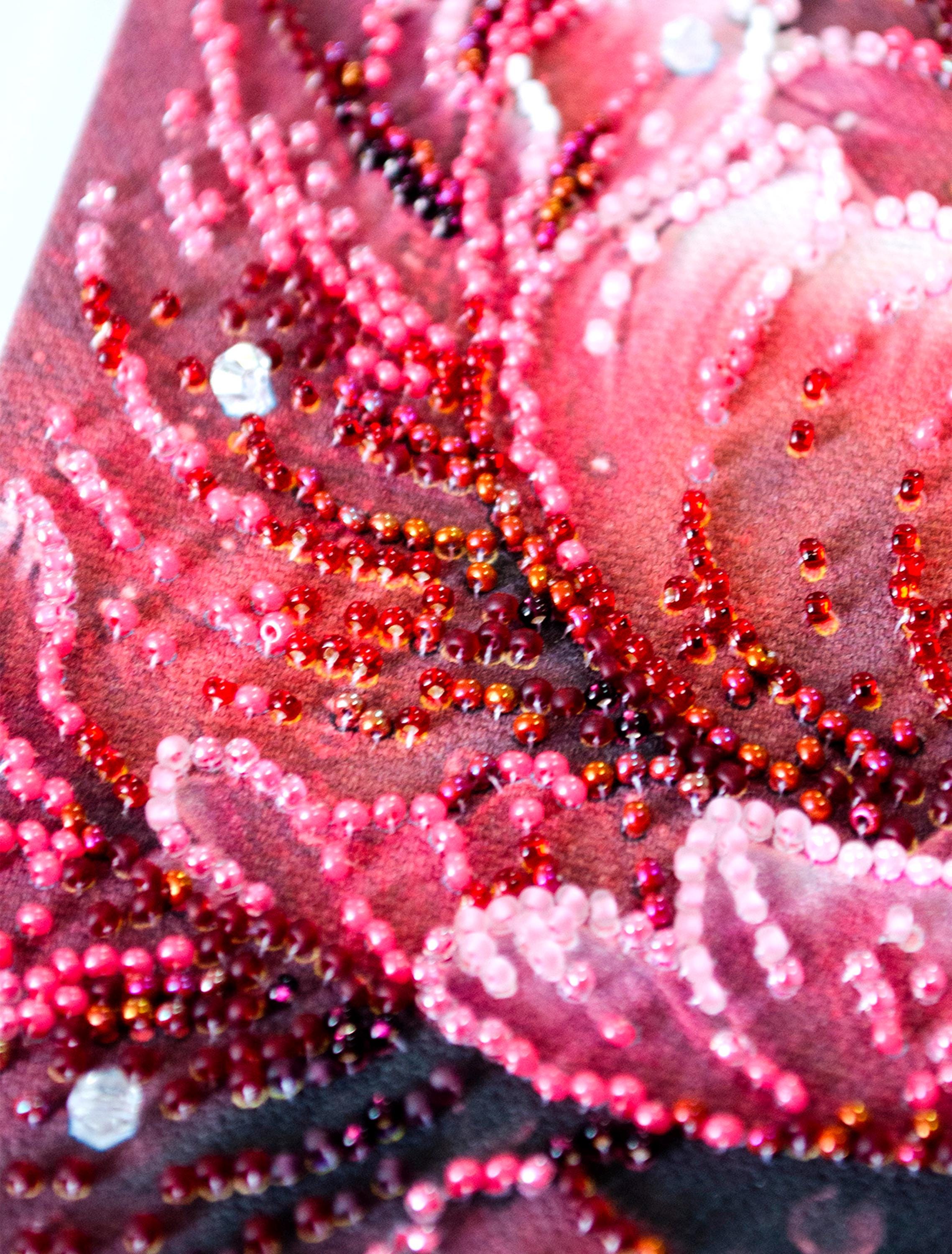 ビーズ刺繍キット デューズ・キス、花の刺繍、ビーズのピンクの牡丹