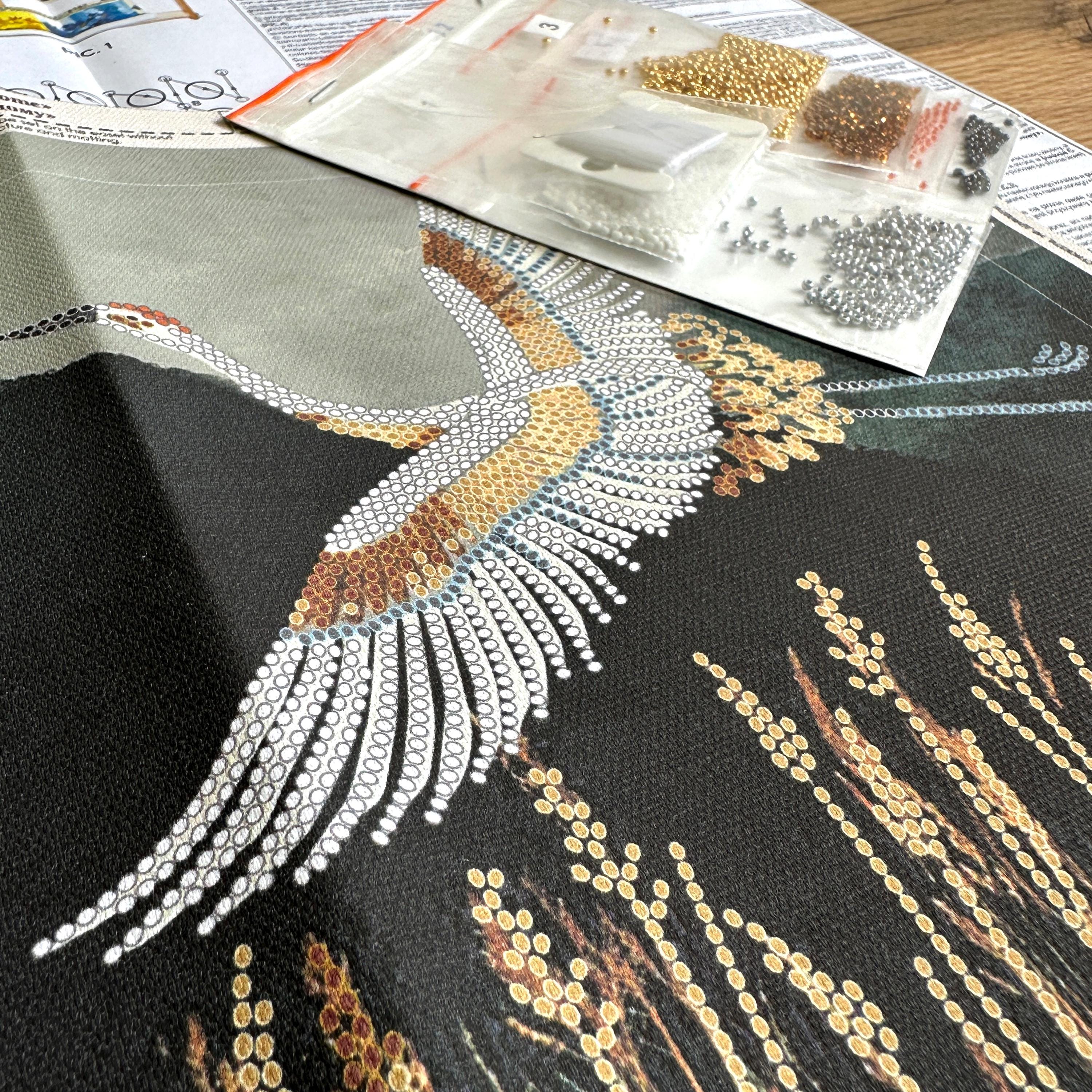 和装 鶴模様ビーズ手刺繍のバック　希少当時品になります。 昭和に花開いた伝統工芸】和のビーズ刺繡コレクション『美しいビーズ