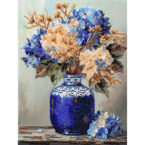 Kit de bordado de cuentas: Hortensias en porcelana, bordado de flores, ramo de primavera con cuentas, arte floral hecho a mano, decoración primaveral DIY