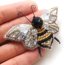 Bead Embroidery Kit Golden Bee Brooch, Beaded Queen Bee, Honey Bee Embroidery, DIY Fashion Accessory