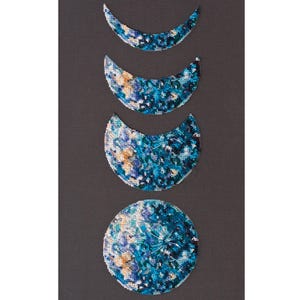 Perlenstickerei Mondphasen, Mond Stickerei, DIY Lunar Design, Perlen Mond bunt