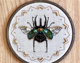 Perlenstickerei Smaragdkäfer, Smaragdkäfer, Skarabäus, Perlenstickerei, Insekt Stickerei, handgemachter Schmuckkäfer
