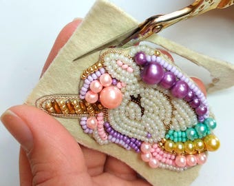 ユニコーン ビーズ刺繍ブローチNO.6 展示のみ】“ユニコーンとペガサス