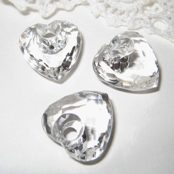 8 pcs 16mm - acrylic faceted diamond cut heart charms (CM-015-C3)