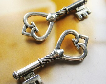 2 pcs 46mm - large antique silver large key pendant/charms (C023)