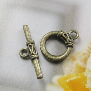 4 sets - Antique brass toggle clasps (FIND-120)